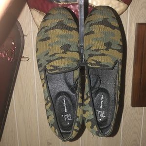 2/$15 Camouflage shoes memory foam nwt